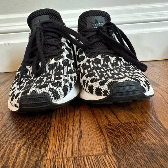 Adidas Swift Run- Leopard Sz 6.5 - Picture 3 of 7